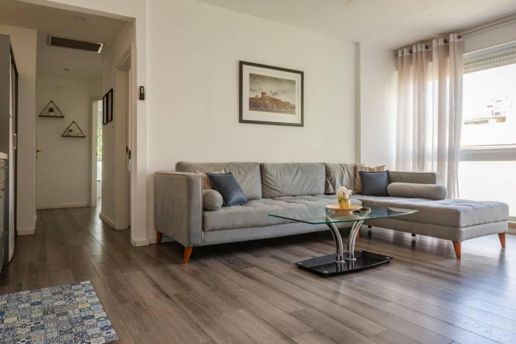 Big Apartment Next To Gordon Beach Plus Free Parking Тель-Авів Екстер'єр фото
