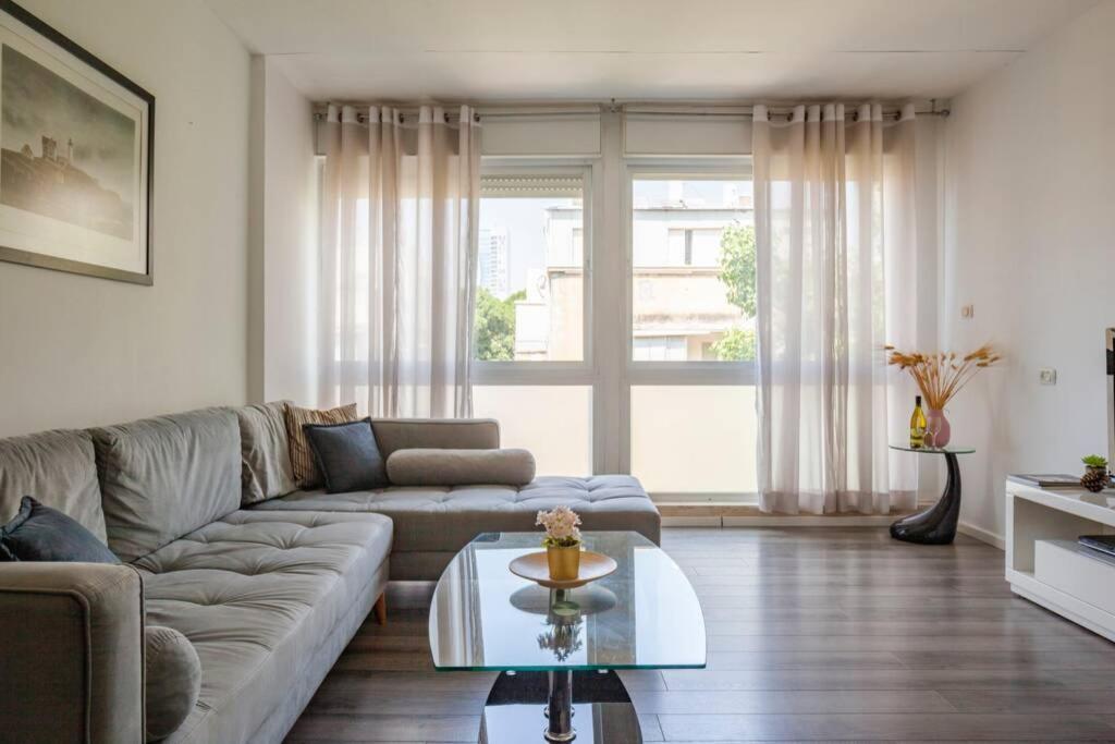 Big Apartment Next To Gordon Beach Plus Free Parking Тель-Авів Екстер'єр фото
