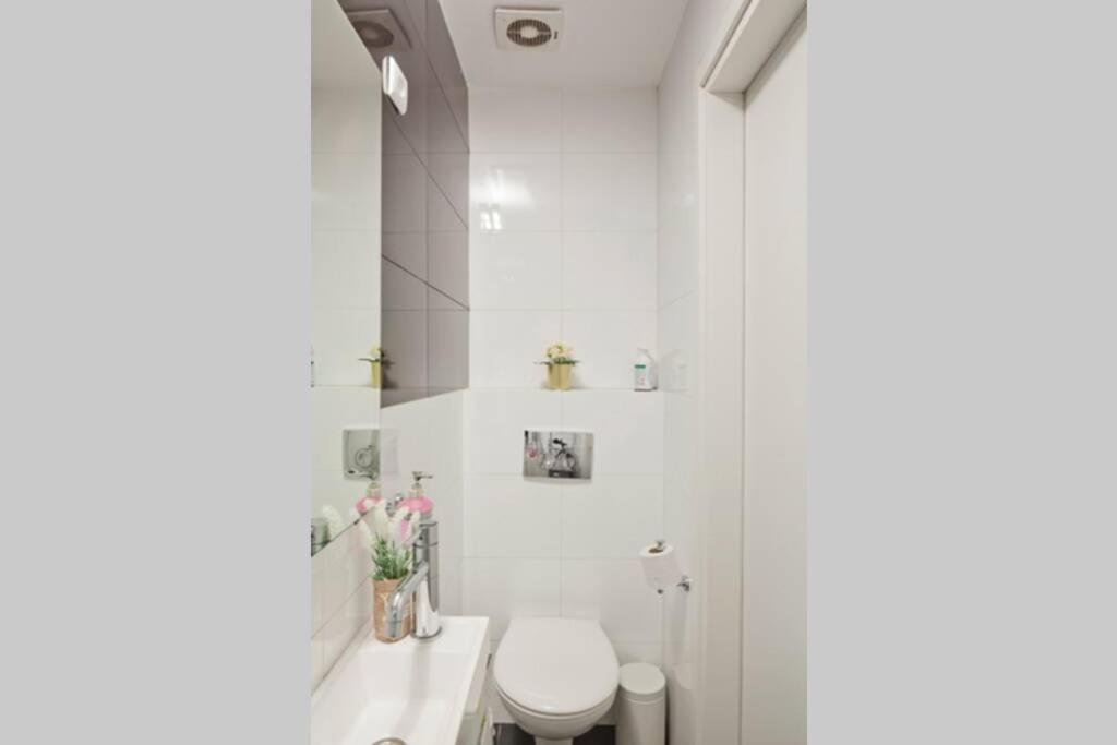 Big Apartment Next To Gordon Beach Plus Free Parking Тель-Авів Екстер'єр фото