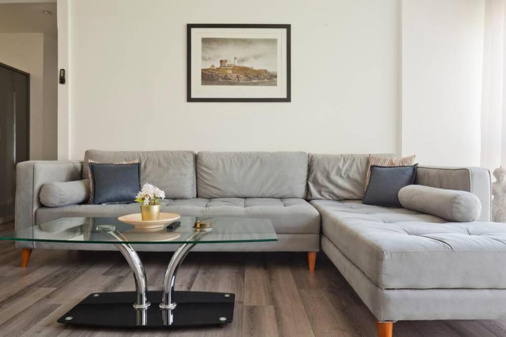 Big Apartment Next To Gordon Beach Plus Free Parking Тель-Авів Екстер'єр фото