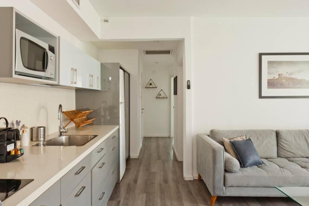 Big Apartment Next To Gordon Beach Plus Free Parking Тель-Авів Екстер'єр фото