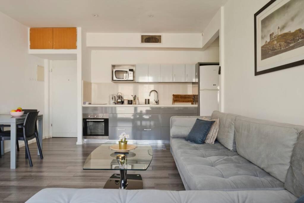 Big Apartment Next To Gordon Beach Plus Free Parking Тель-Авів Екстер'єр фото